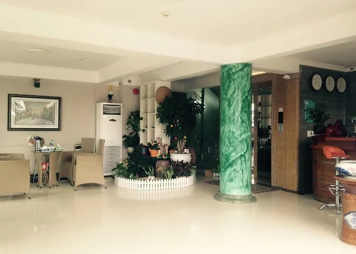 Hotel Halong Bc *