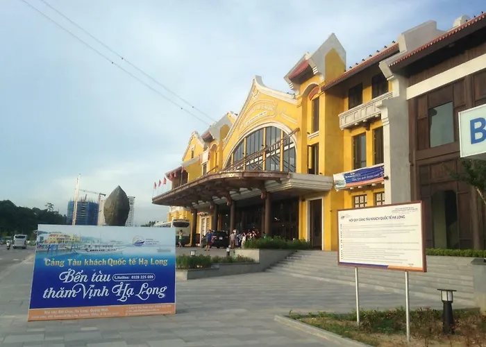 Hotel Halong Bc *